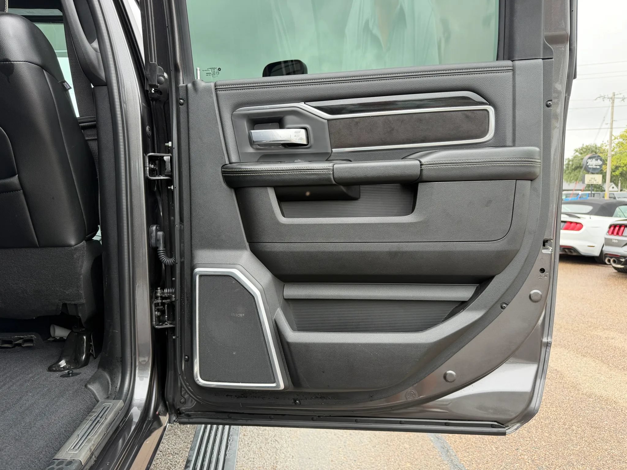 Used 2022 RAM 2500 Laramie AWD/4WD image 11