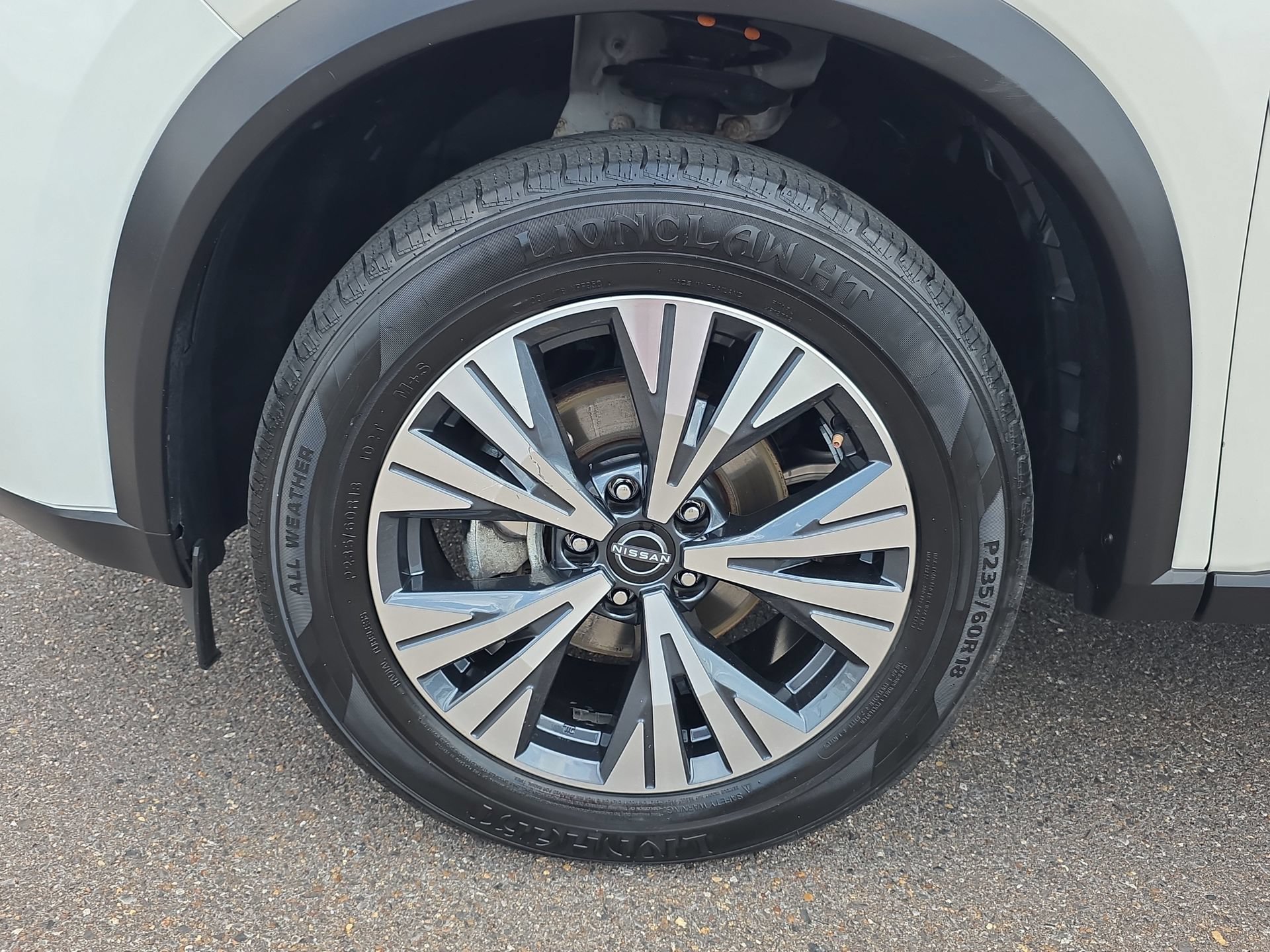 Used 2023 Nissan Rogue SV AWD/4WD image 9