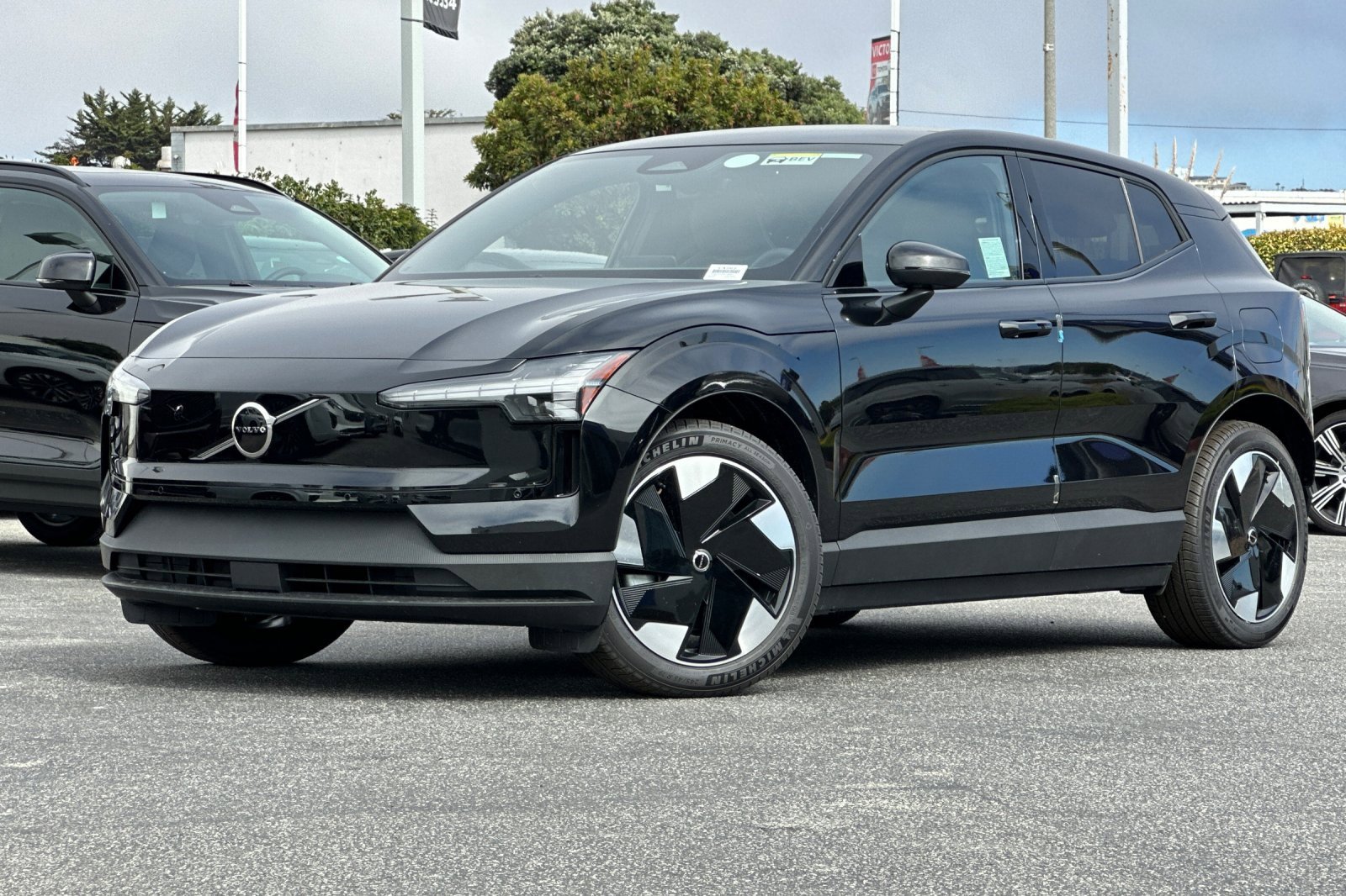 New 2025 Volvo EX30 Plus w/ Protection Package Premier