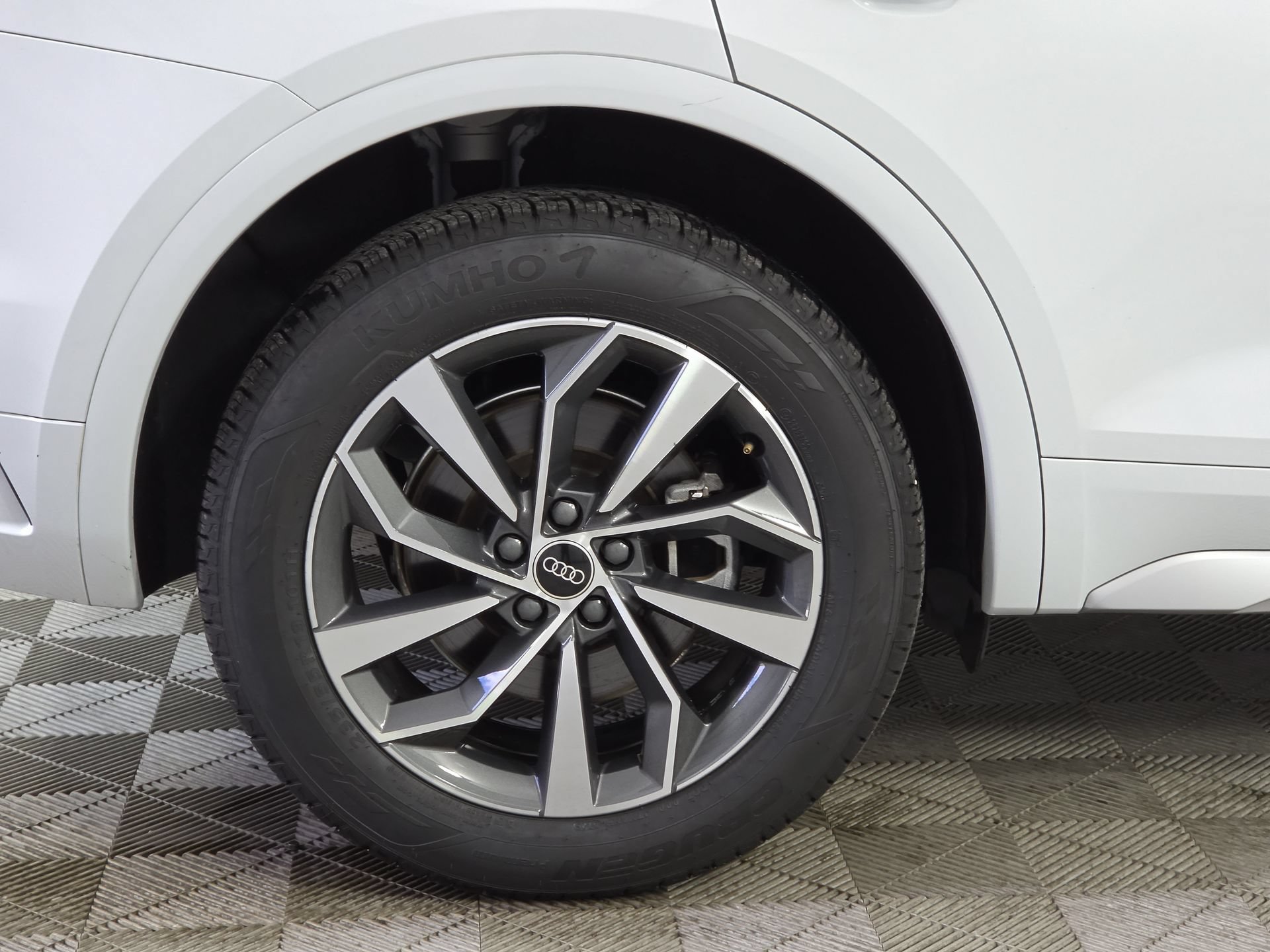Certified 2024 Audi Q5 2.0T Premium Plus AWD/4WD image 9