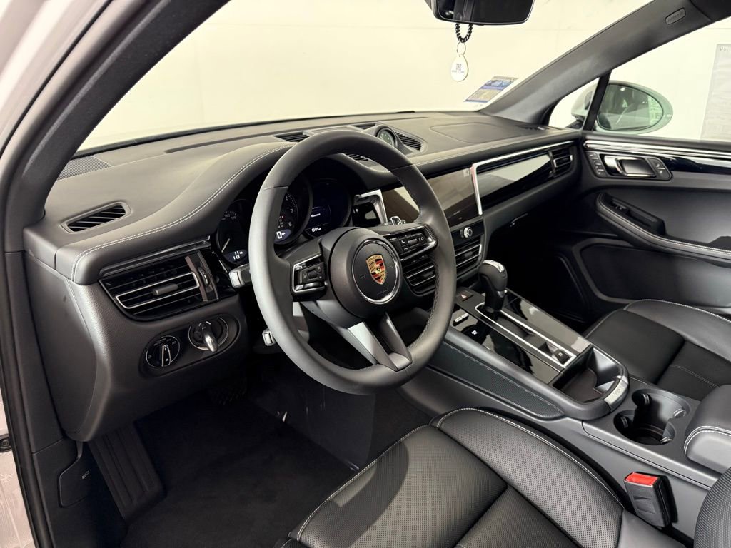 New 2025 Porsche Macan image 4