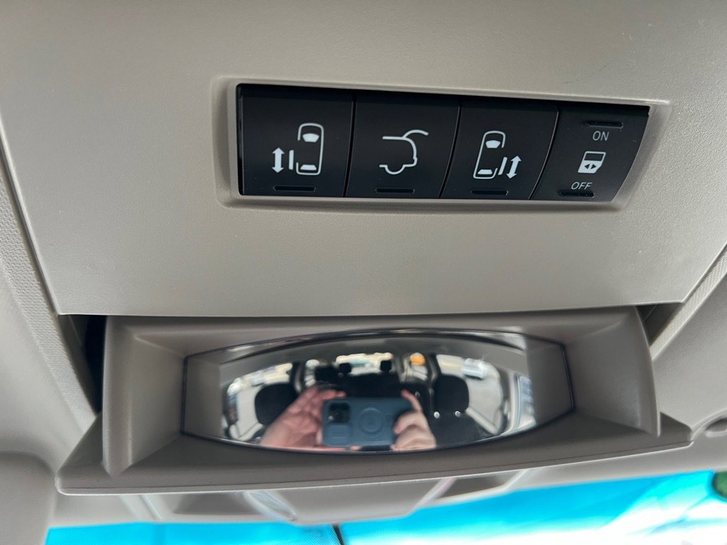 Used 2016 Dodge Grand Caravan SXT w/ UConnect Hands-Free Group image 31