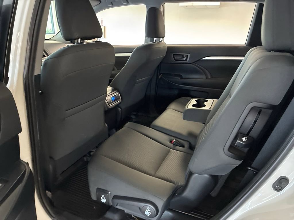 Used 2019 Toyota Highlander LE image 9