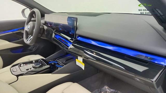 Used 2027 BMW 530i w/ M Sport Package RWD image 33