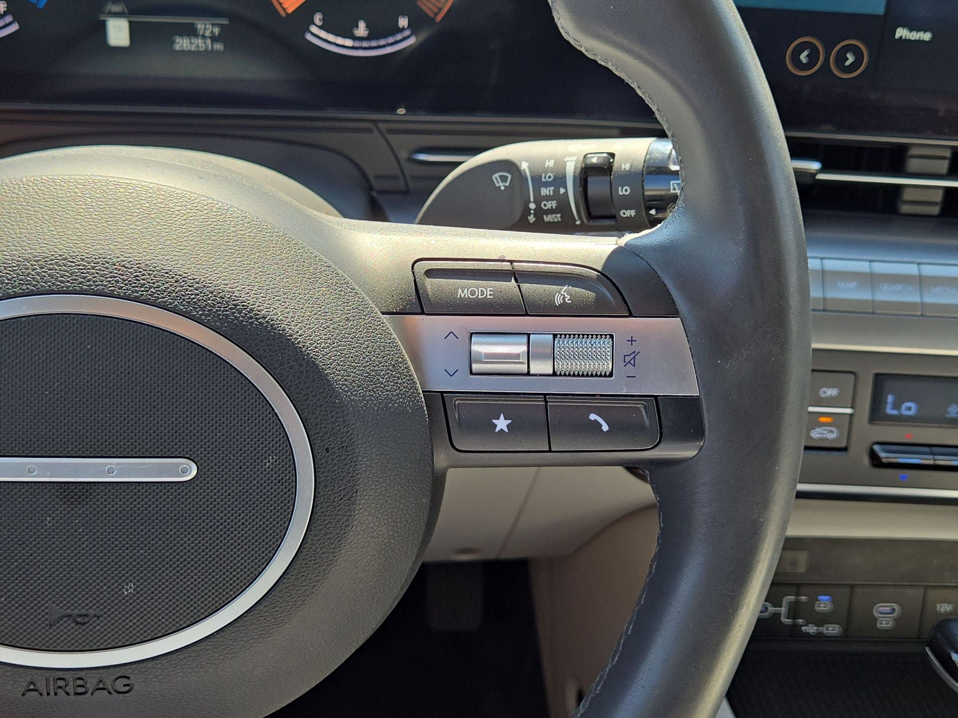 Used 2025 Hyundai Kona SEL FWD image 21