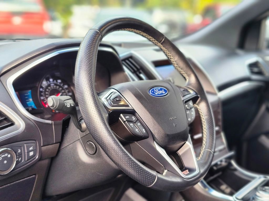 Certified 2020 Ford Edge ST w/ Cold Weather Package image 18