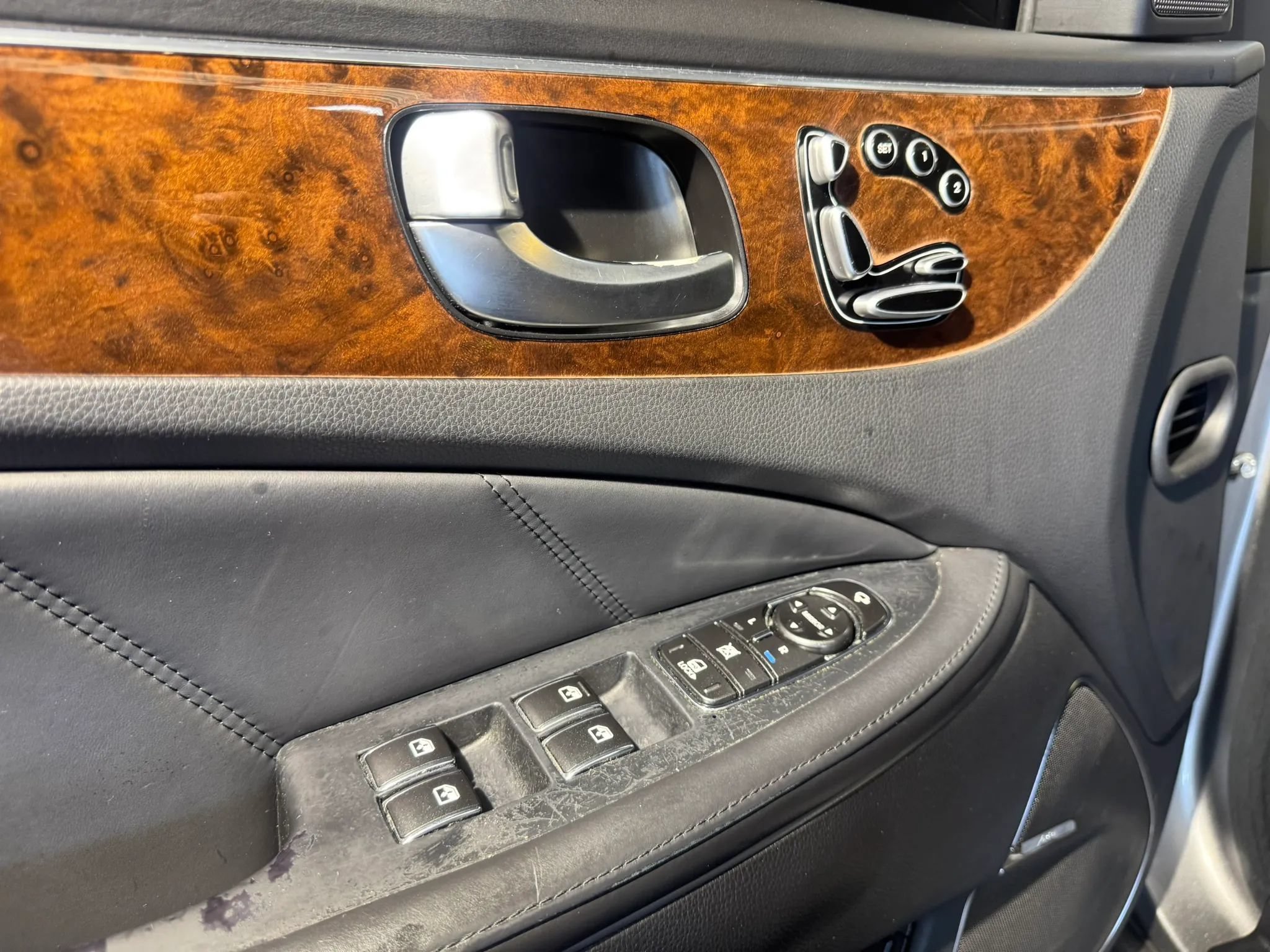 Used 2012 Hyundai Equus Signature RWD image 8