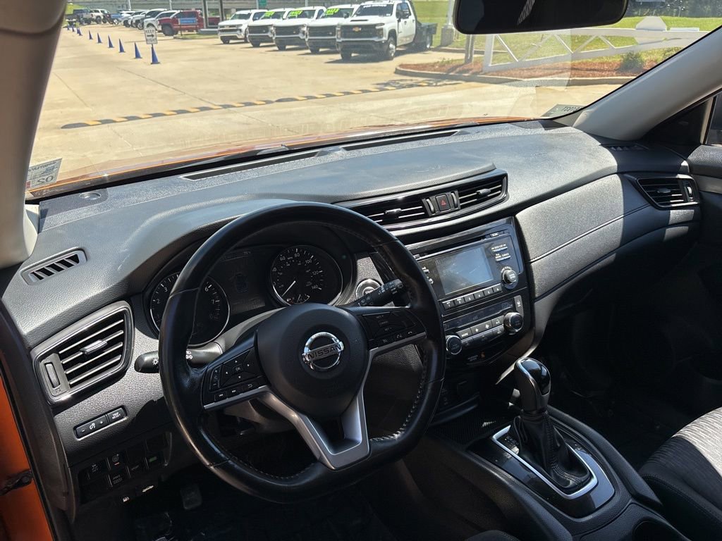 Used 2017 Nissan Rogue SV image 28