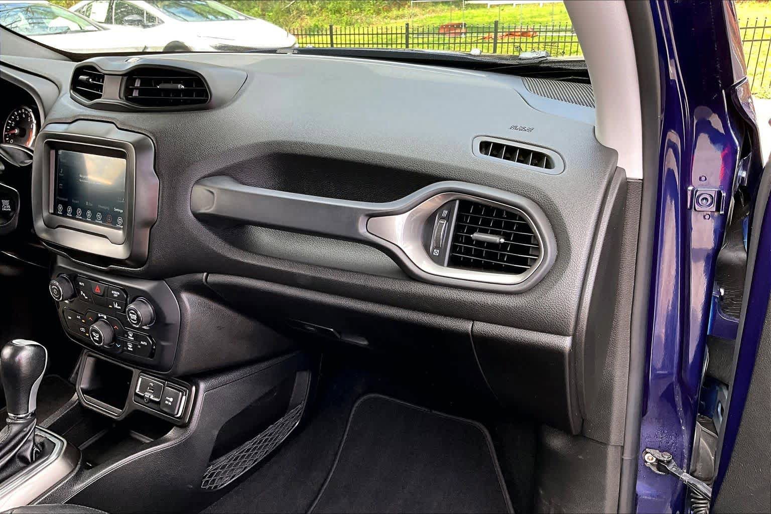 Used 2018 Jeep Renegade Limited w/ Advanced Technology Group FWD image 19
