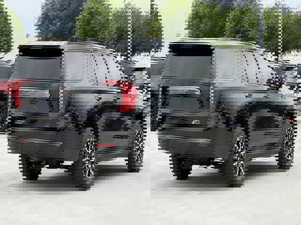 Certified 2023 GMC Yukon AT4 w/ AT4 Premium Package AWD/4WD image 4