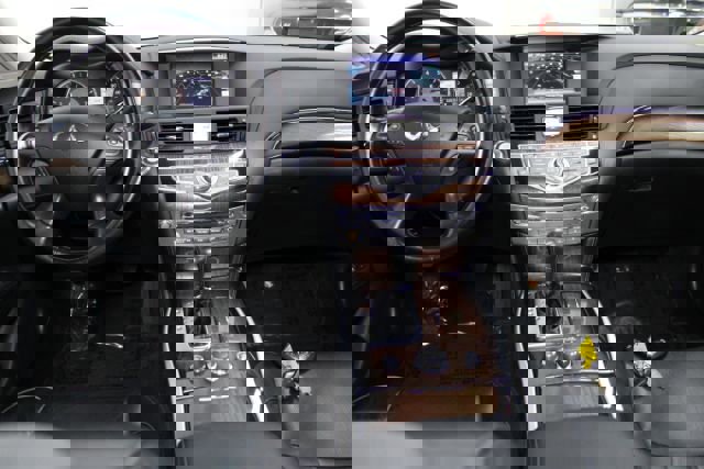 Used 2012 INFINITI M56 x w/ Deluxe Touring Pkg image 2