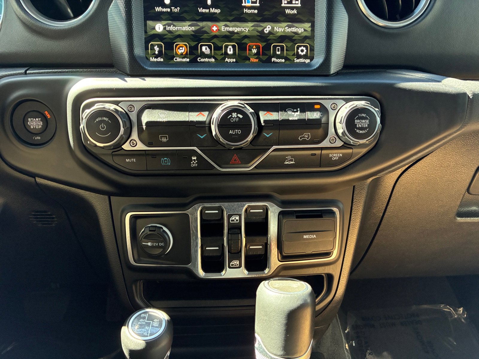 Used 2021 Jeep Wrangler Unlimited Sahara image 30