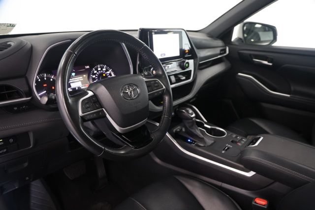 Used 2024 Toyota Highlander XSE FWD image 20