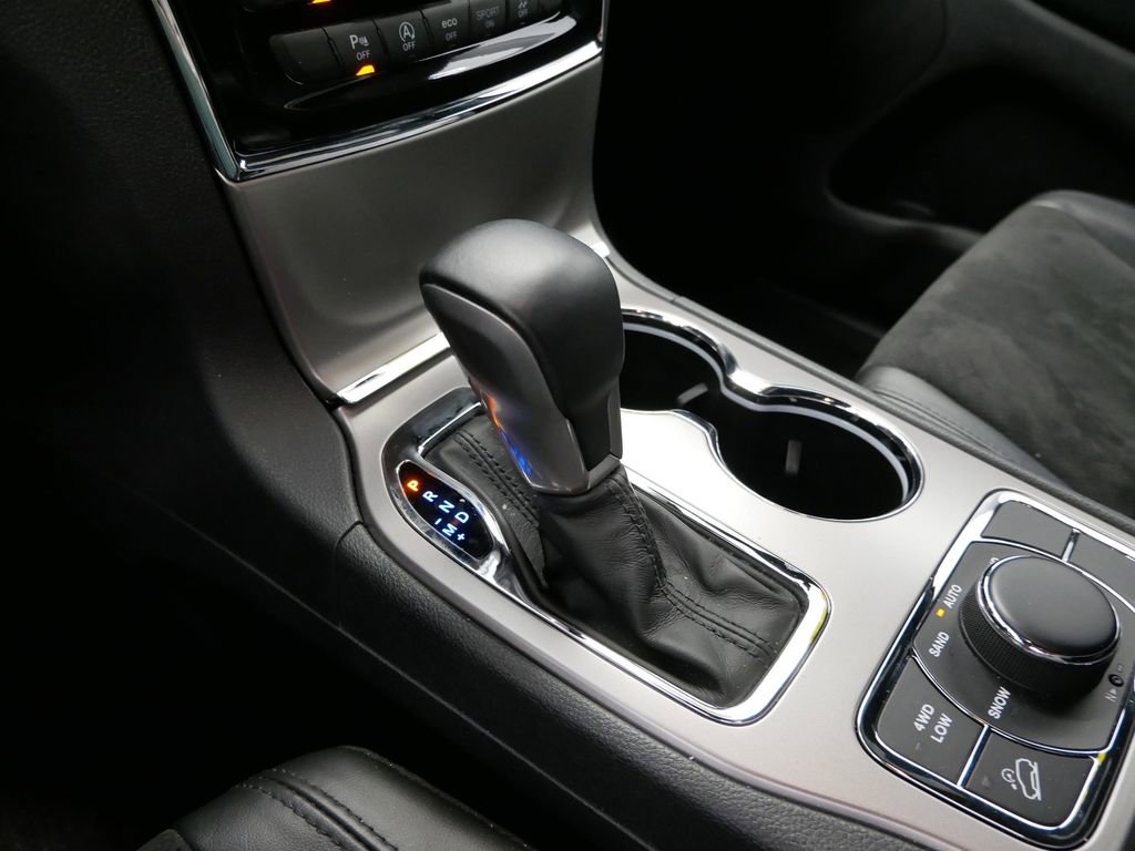 Certified 2022 Jeep Grand Cherokee Laredo X image 37