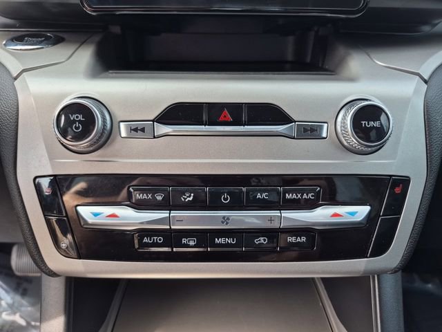 Used 2022 Ford Explorer XLT w/ Equipment Group 202A image 22