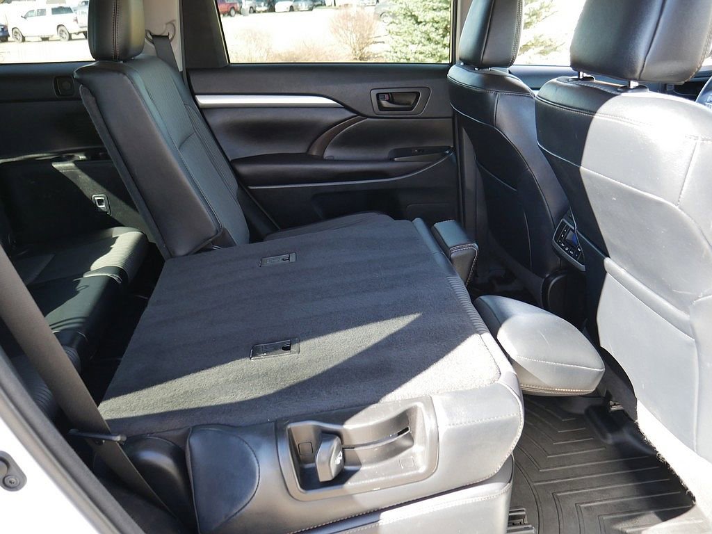 Used 2016 Toyota Highlander Plus AWD/4WD image 49