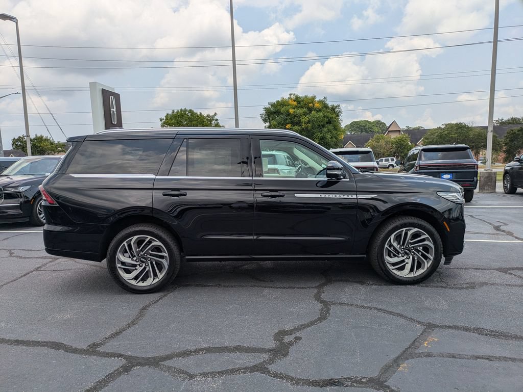 New 2027 Lincoln Navigator Reserve AWD/4WD image 3