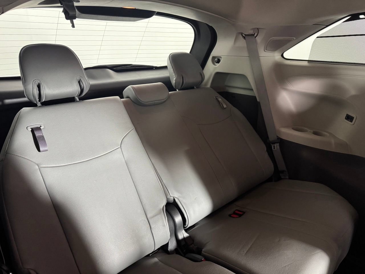 Used 2021 Toyota Sienna Limited FWD image 33