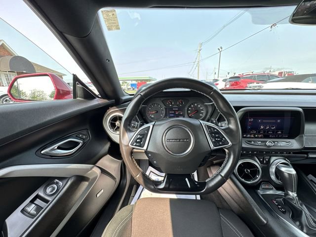 Used 2021 Chevrolet Camaro LT w/ Technology Package image 14