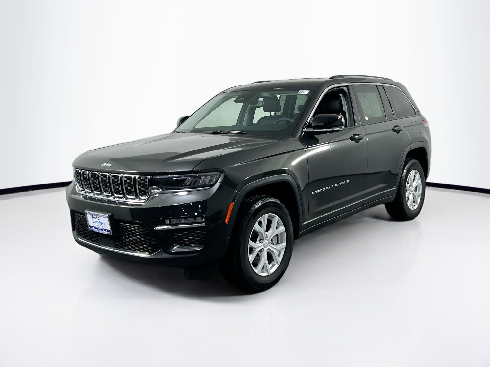 Used 2023 Jeep Grand Cherokee Limited AWD/4WD image 1