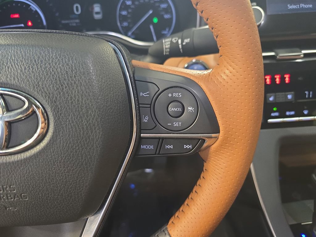 Used 2020 Toyota Avalon Limited image 19