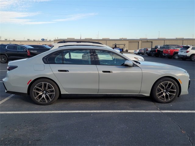 Used 2025 BMW 740i xDrive 740i xDrive image 2
