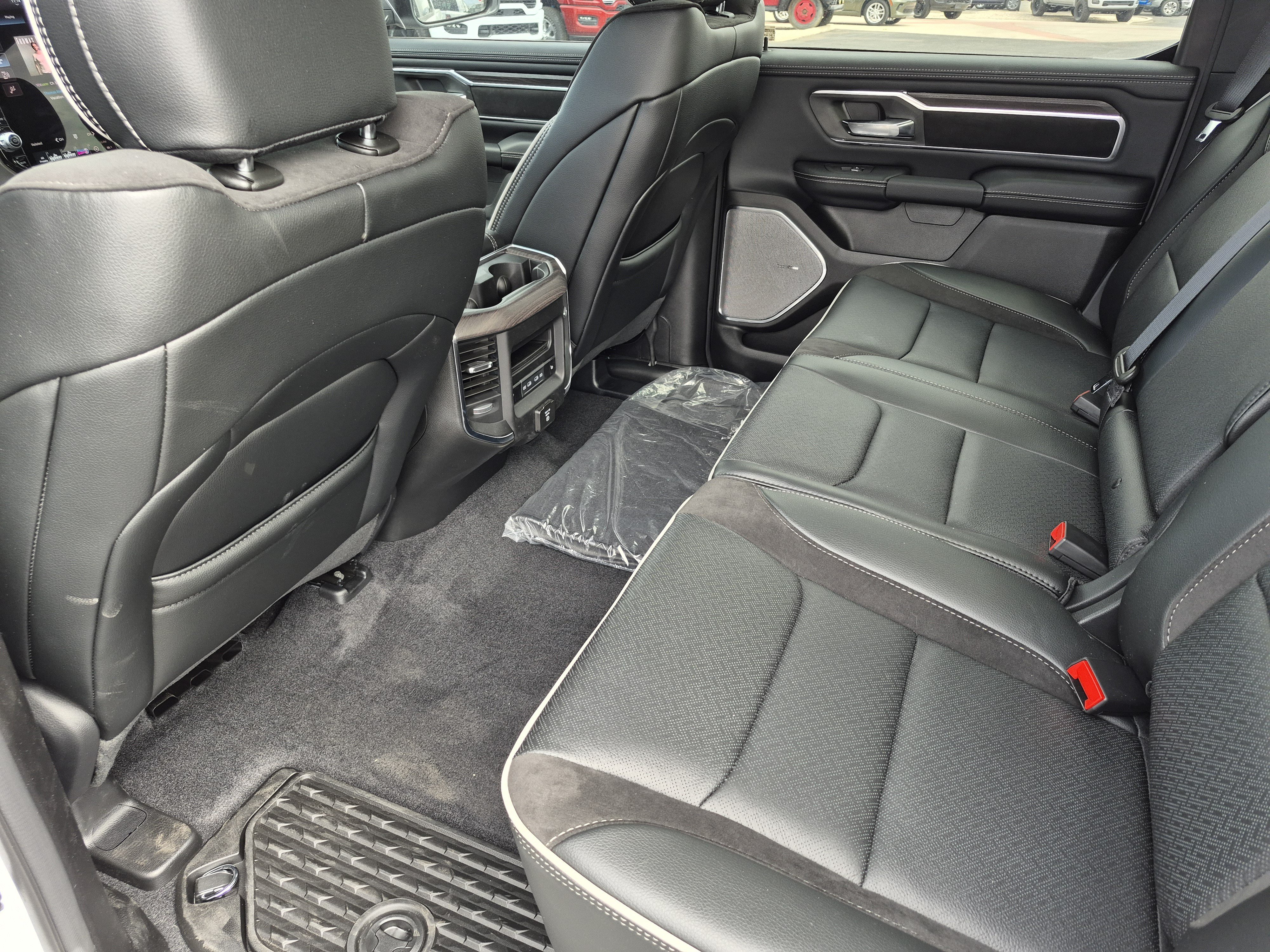 New 2026 RAM 1500 Laramie AWD/4WD image 23