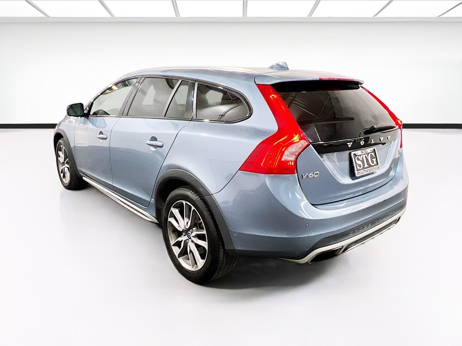 Used 2018 Volvo V60 T5 Cross Country w/ Convenience Package AWD/4WD image 6