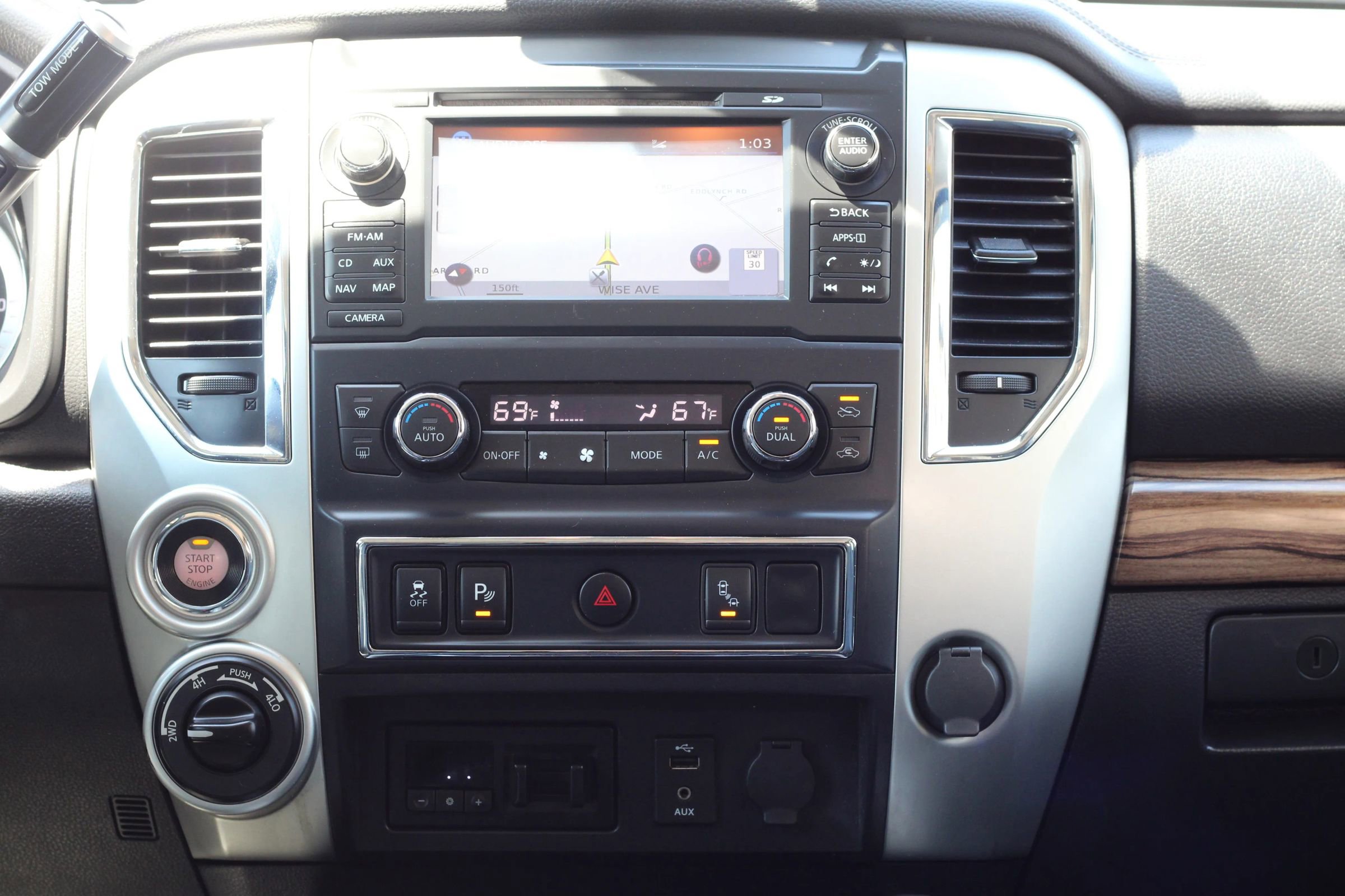 Used 2016 Nissan Titan SL AWD/4WD image 17