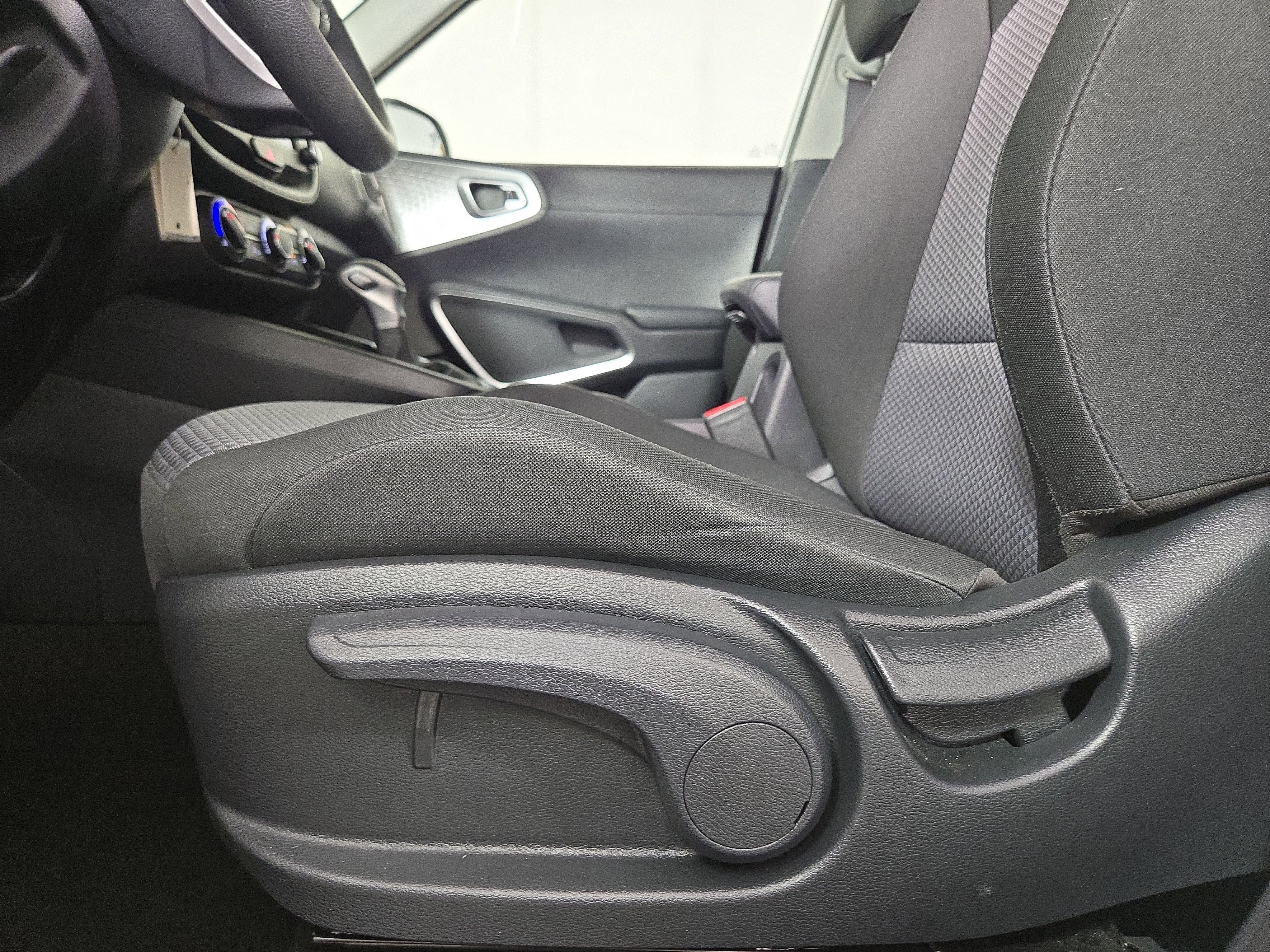 Used 2023 Kia Soul LX w/ LX Technology Package image 27