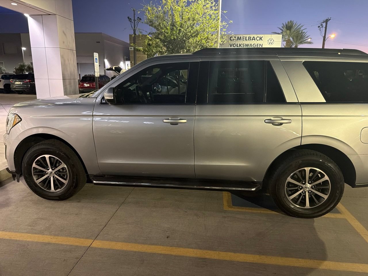 Used 2021 Ford Expedition XLT AWD/4WD image 4