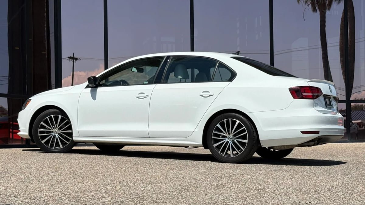 Used 2016 Volkswagen Jetta Sport FWD image 6