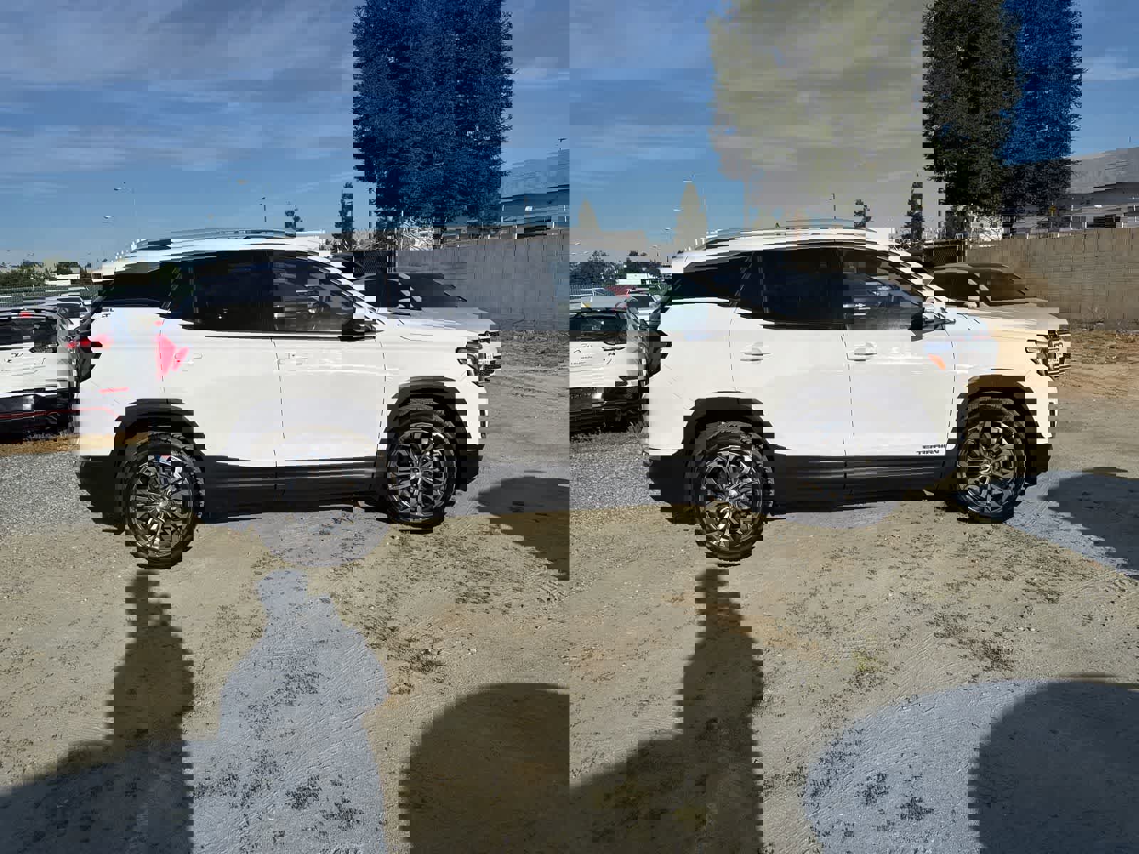 Used 2021 GMC Terrain SLT image 4