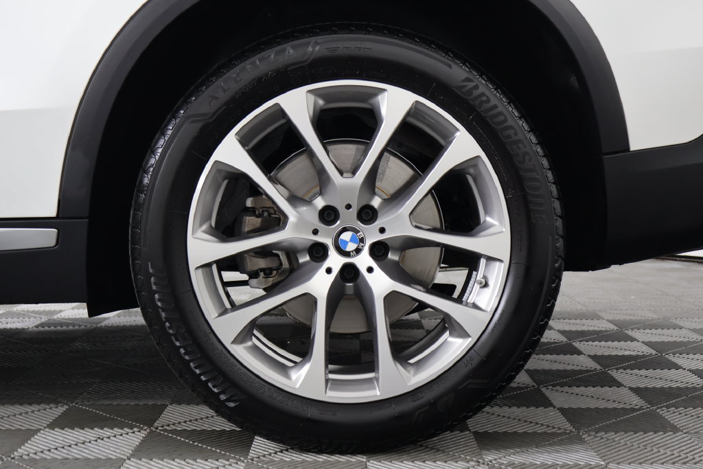 Certified 2026 BMW X5 sDrive40i w/ Climate Comfort Package RWD image 16