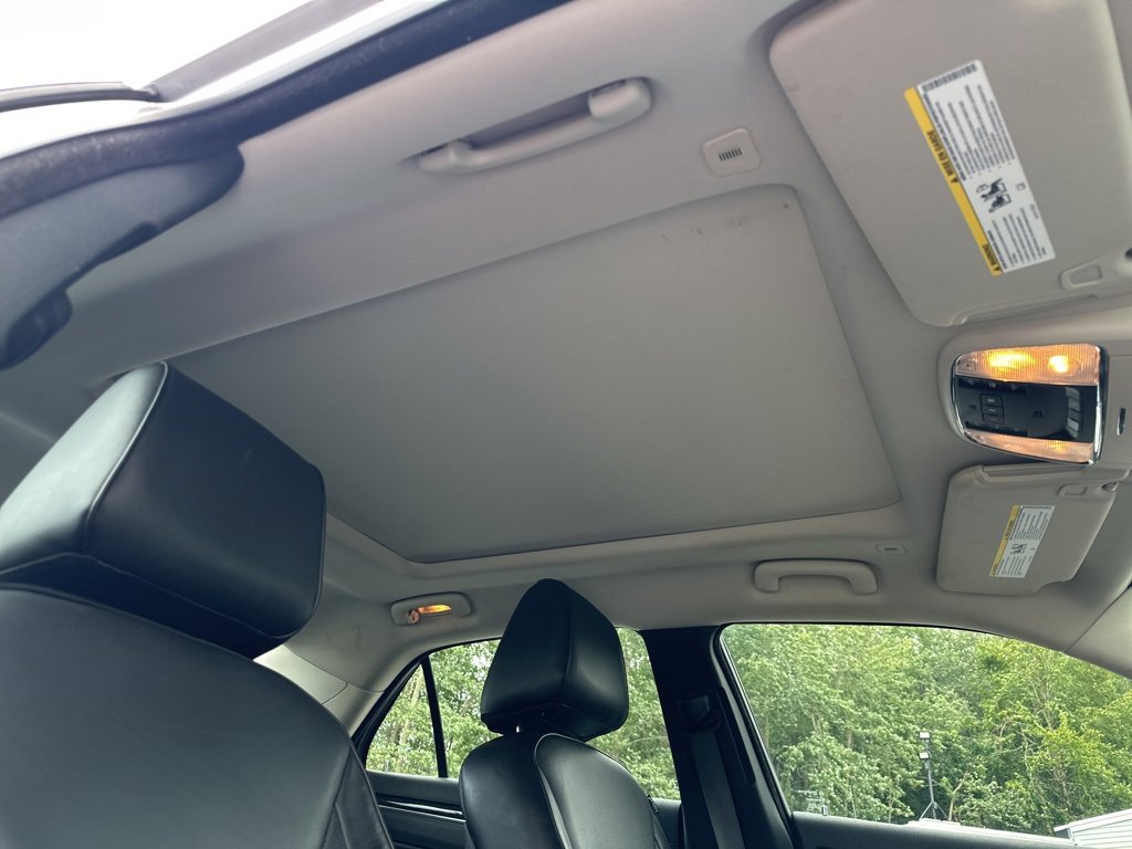 Used 2018 Chrysler 300 Limited w/ Safetytec Plus Group image 22