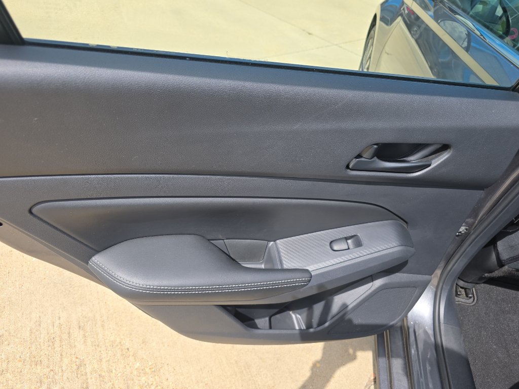Used 2025 Nissan Altima 2.5 SV FWD image 11