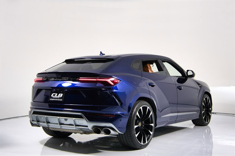 Used 2022 Lamborghini Urus AWD/4WD image 10