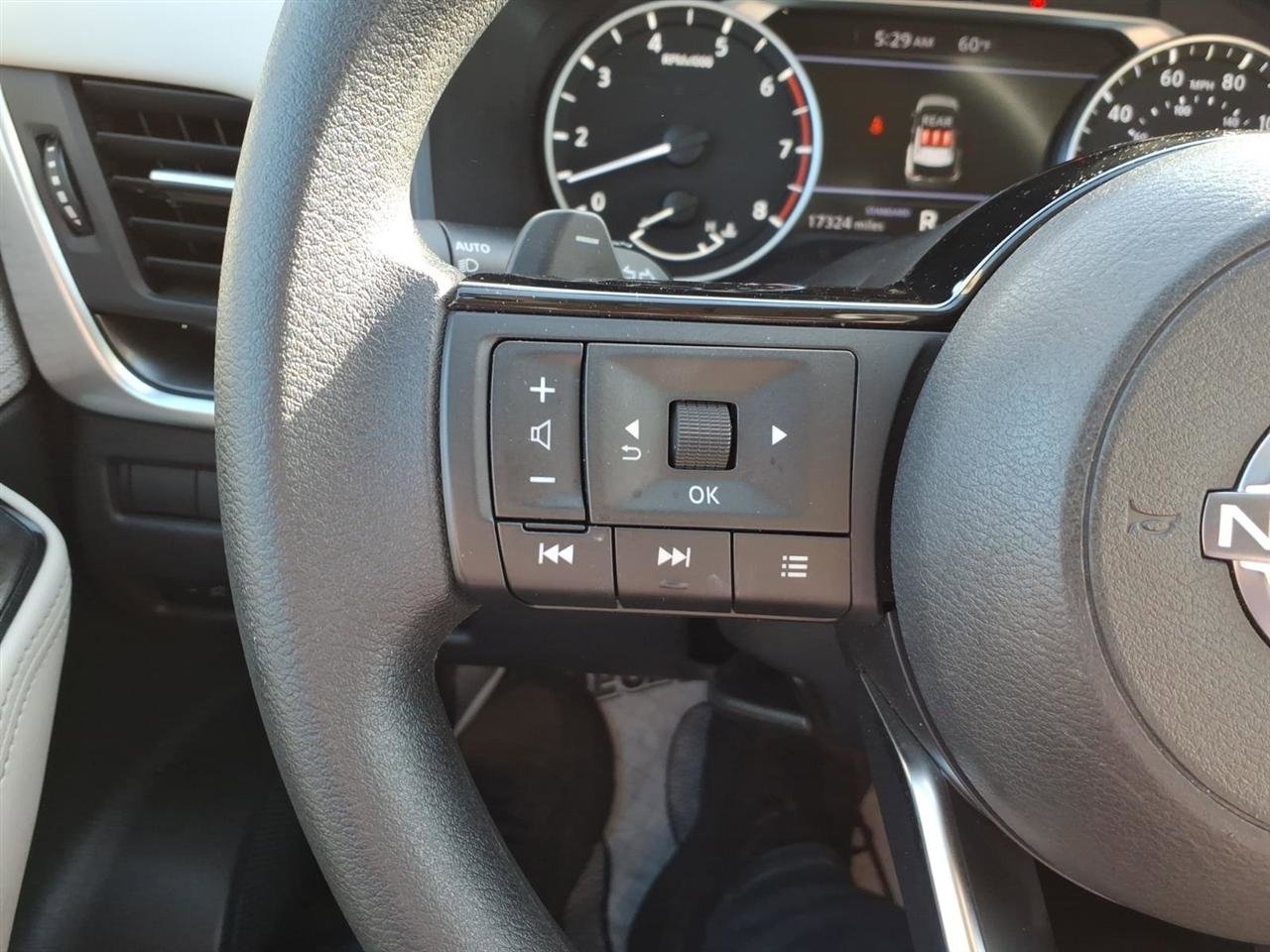Used 2023 Nissan Rogue SV FWD image 18