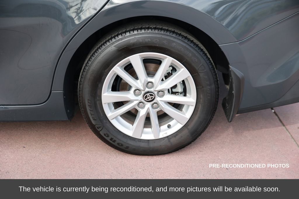 Used 2025 Toyota Camry LE w/ Convenience Package image 10