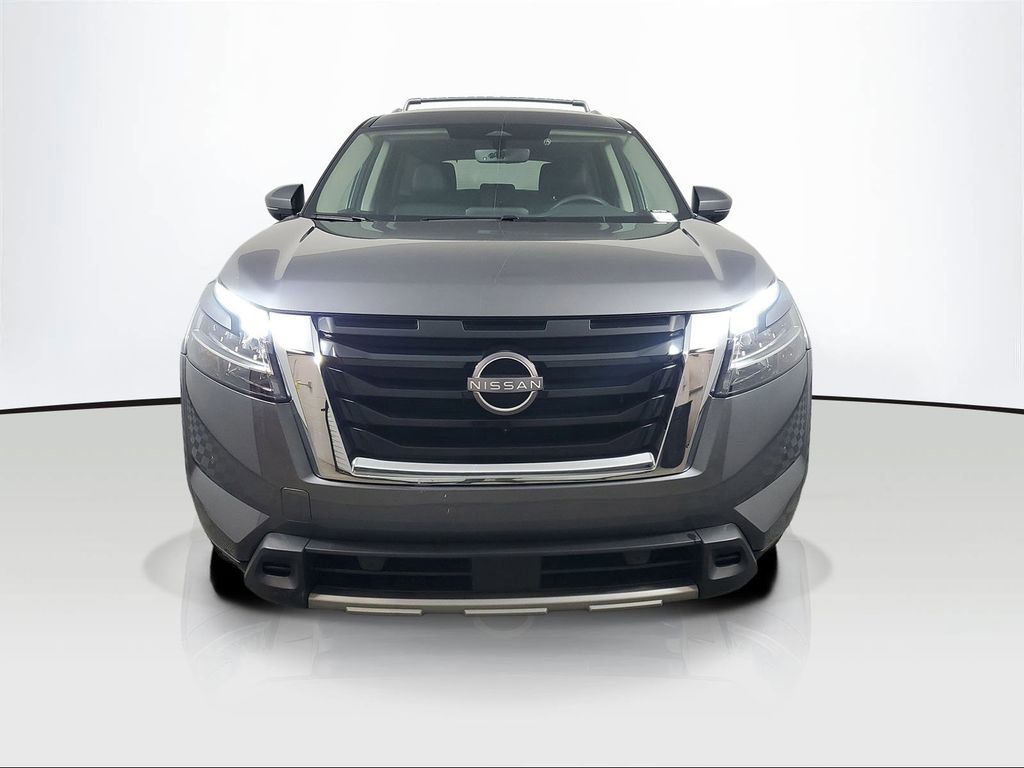 Used 2023 Nissan Pathfinder SL image 2