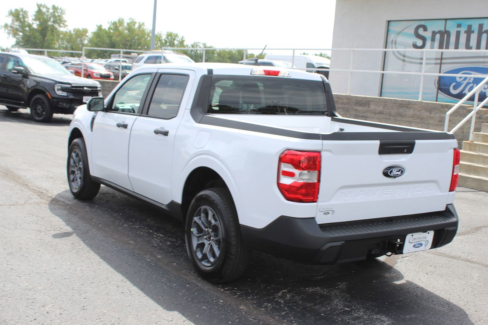 New 2025 Ford Maverick XLT w/ XLT Luxury Package FWD image 3