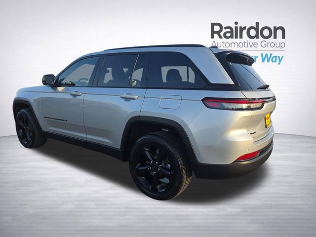 Used 2024 Jeep Grand Cherokee Altitude AWD/4WD image 5