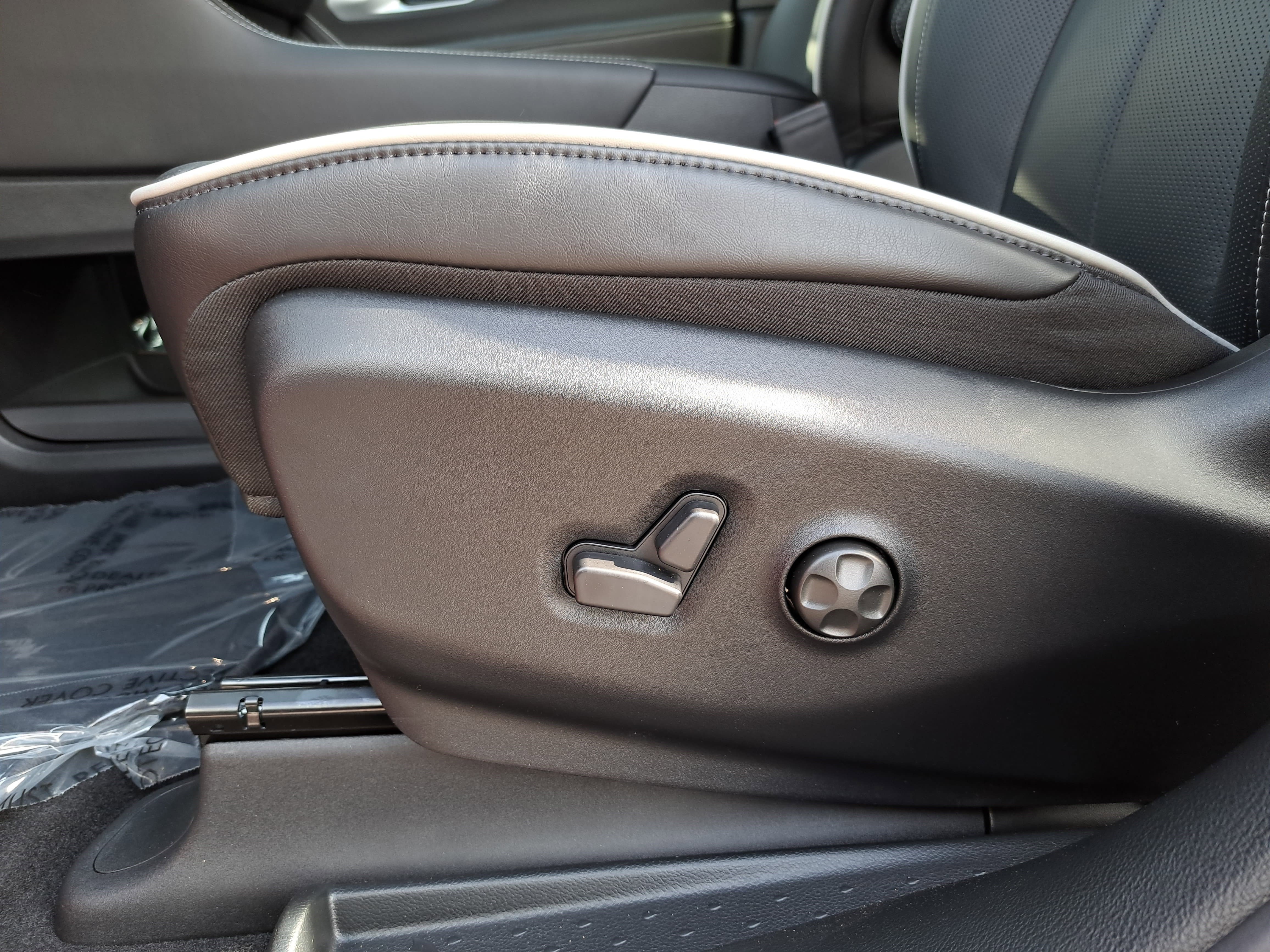 New 2026 Chrysler Pacifica Limited image 29