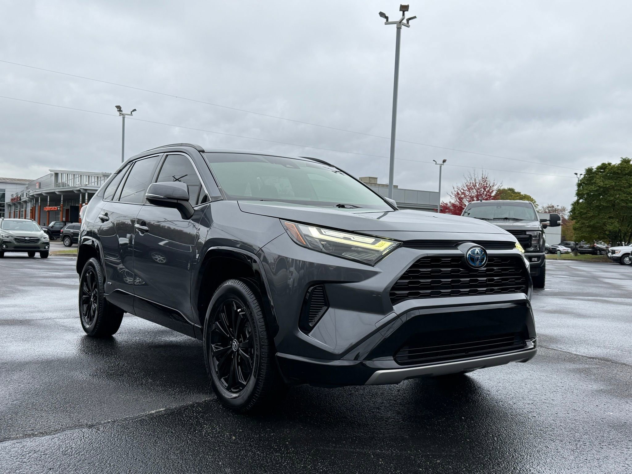 Used 2022 Toyota RAV4 SE image 5