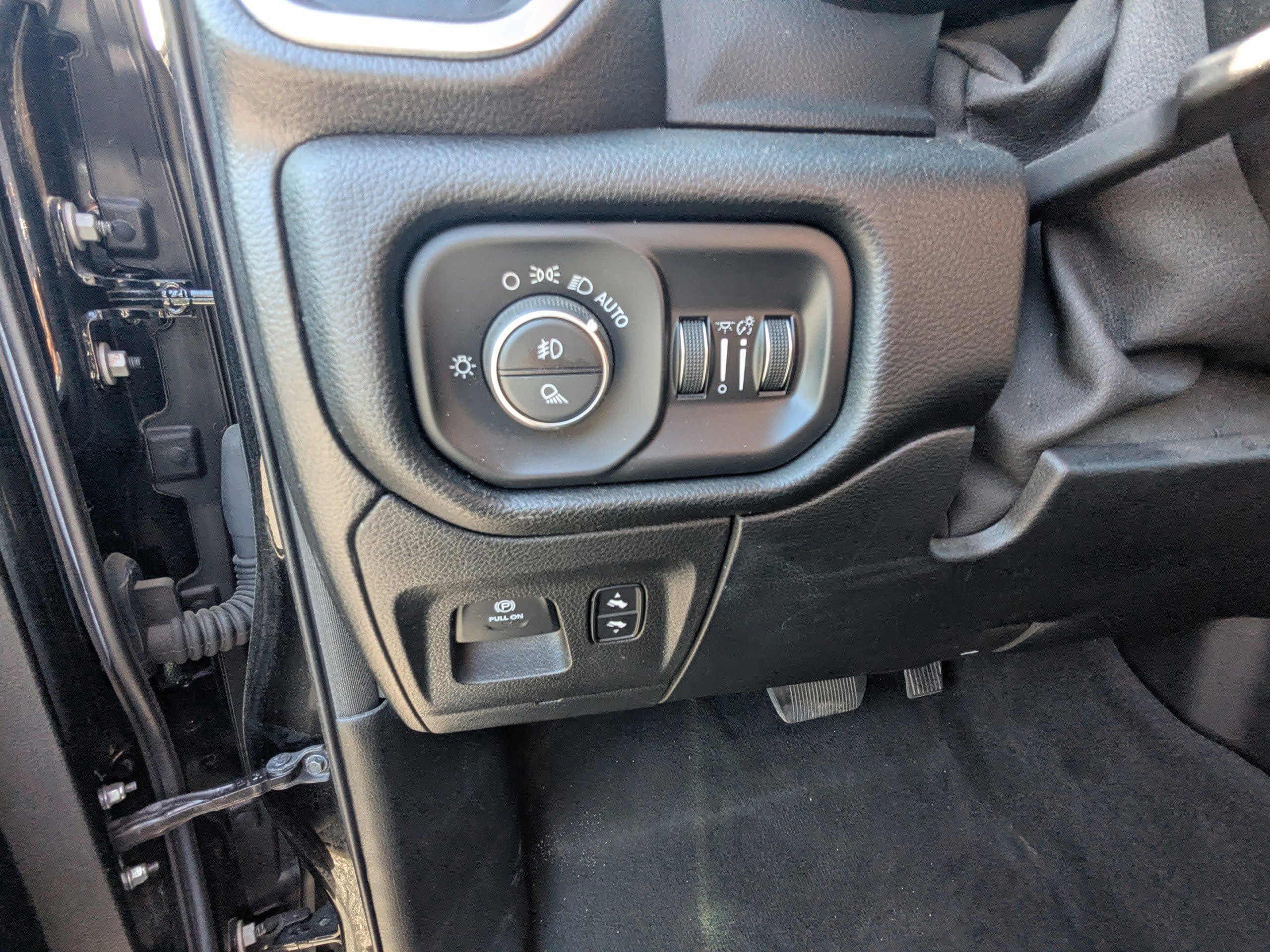 Used 2020 RAM 1500 Laramie AWD/4WD image 17