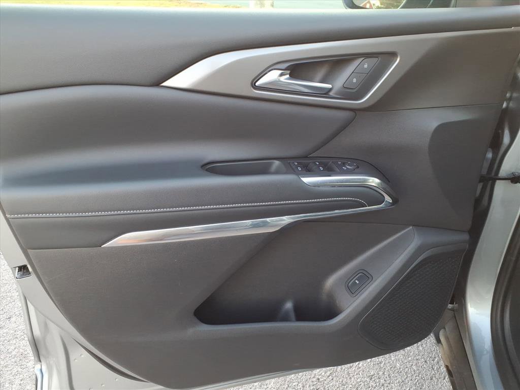 Used 2025 Chevrolet Traverse LT AWD/4WD image 13