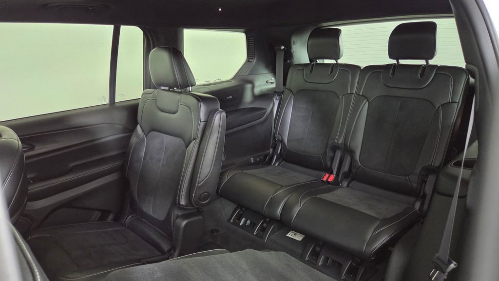Used 2023 Jeep Grand Cherokee L Laredo AWD/4WD image 33