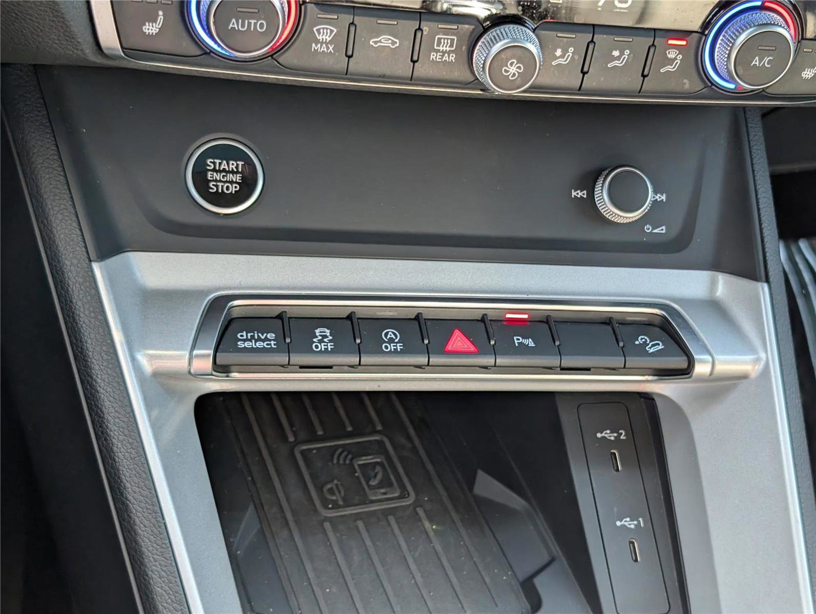 Used 2024 Audi Q3 2.0T Premium image 27