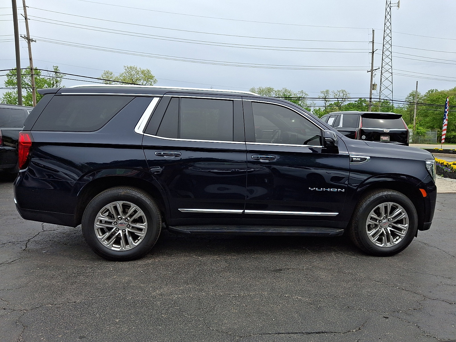 Used 2022 GMC Yukon SLT w/ SLT Premium Package AWD/4WD image 7