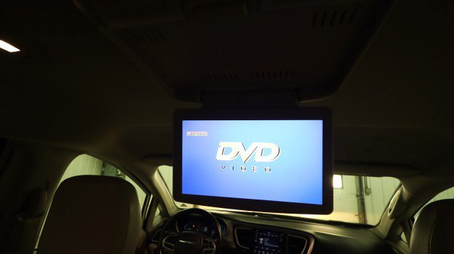 Used 2018 Chrysler Pacifica Touring-L FWD image 15